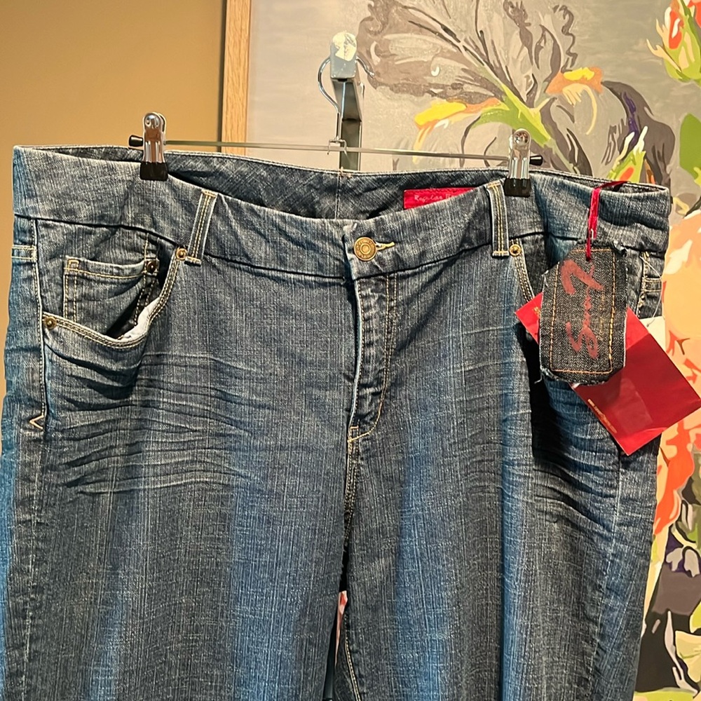 Seven7 Bootcut Jeans. Plus Size 24 Inseam: 32” Rise: 11” Waist: 22”